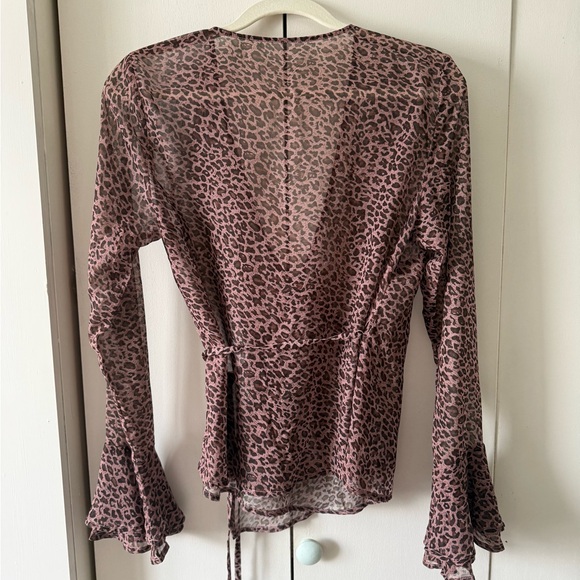 Y2K Leopard Wrap Blouse w Bell Sleeves No tags fits a M/L - Picture 2 of 3